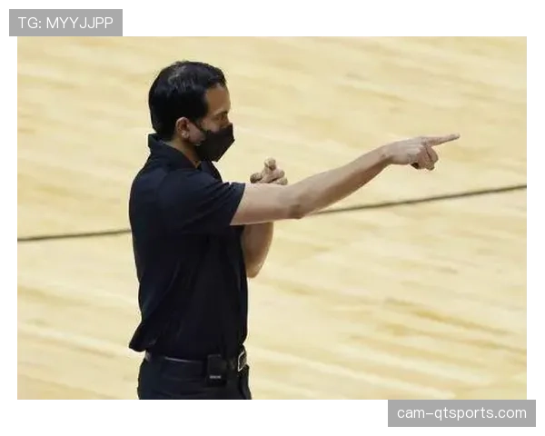 决胜时刻：阿里莎·格雷关键抢断直接转化为快攻得分，锁定胜局